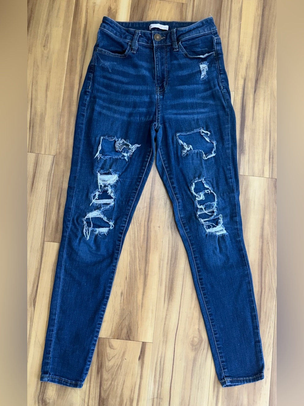 120: High-Rise Dark Blue Distressed Jeggings - 5/27W